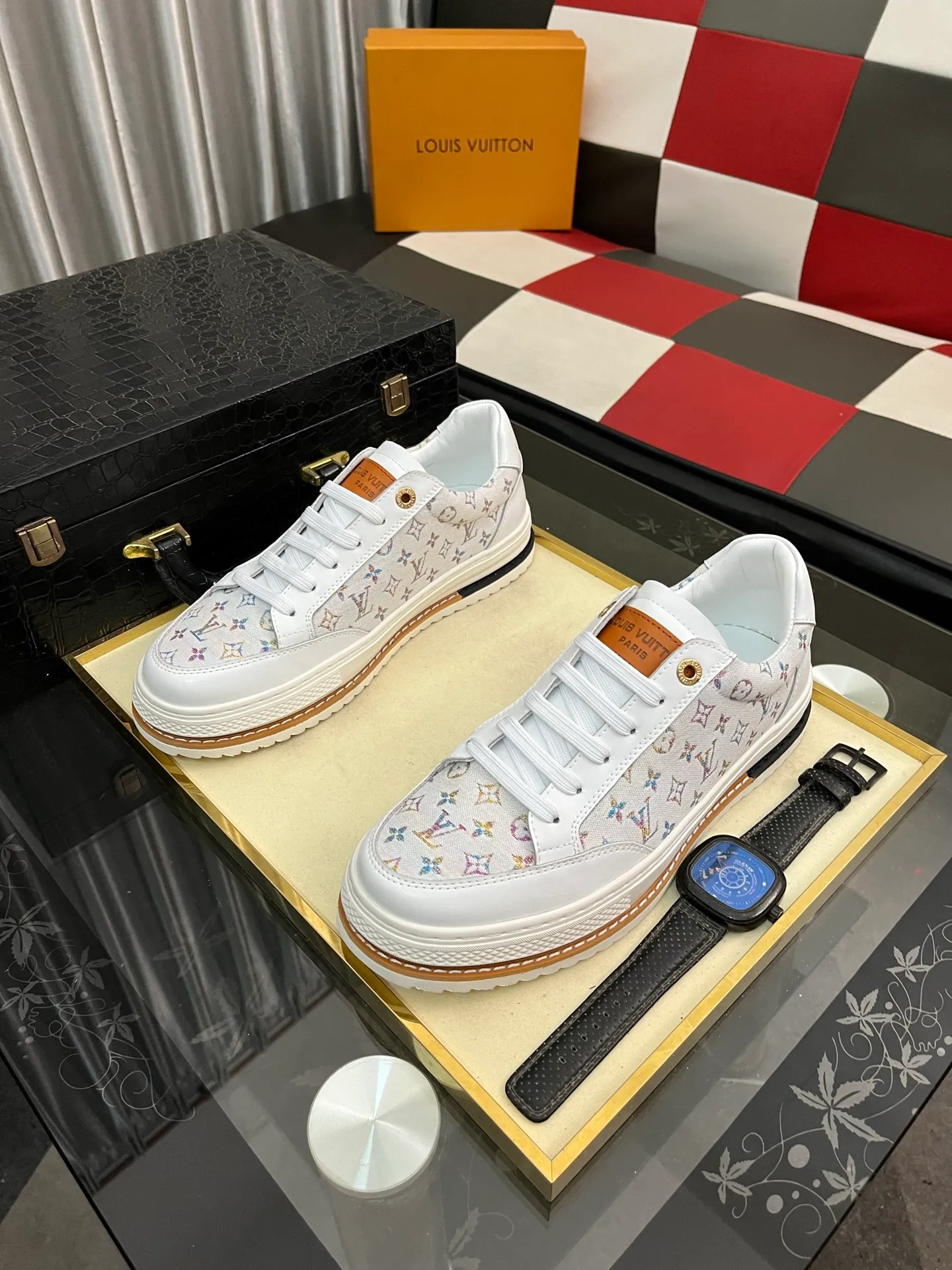 Men's Men's Shoes 💰420⌚️⌚️LV Louis Vuitton. The latest trendy casual shoes are popular in physical stores in sizes 38-44. New spring and summer comfortable imported custom original cowhide, unique jacquard fabric element design. Paired with sheepskin lining, Lv original base, [sun][sun] high-end packaging and high quality💪Details determine quality, you can enter and leave the counter at will, welcome to compare